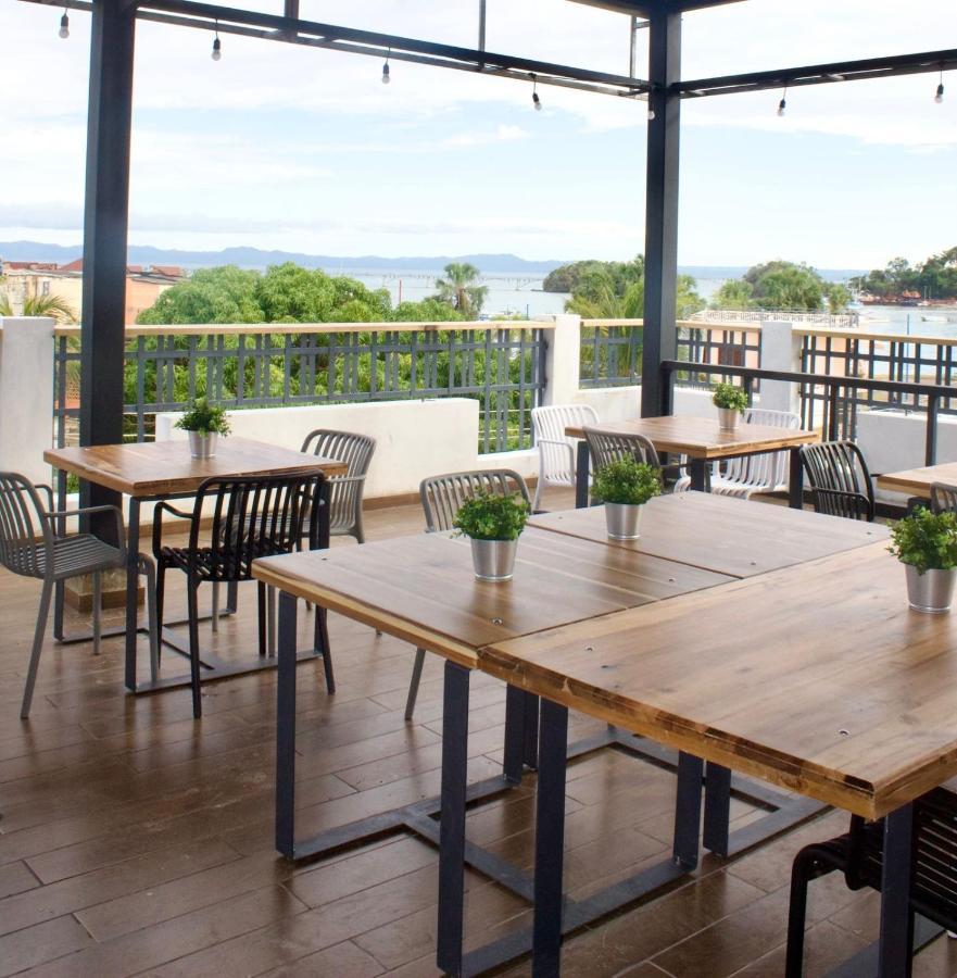 Hostal Marina Samana Kültér fotó